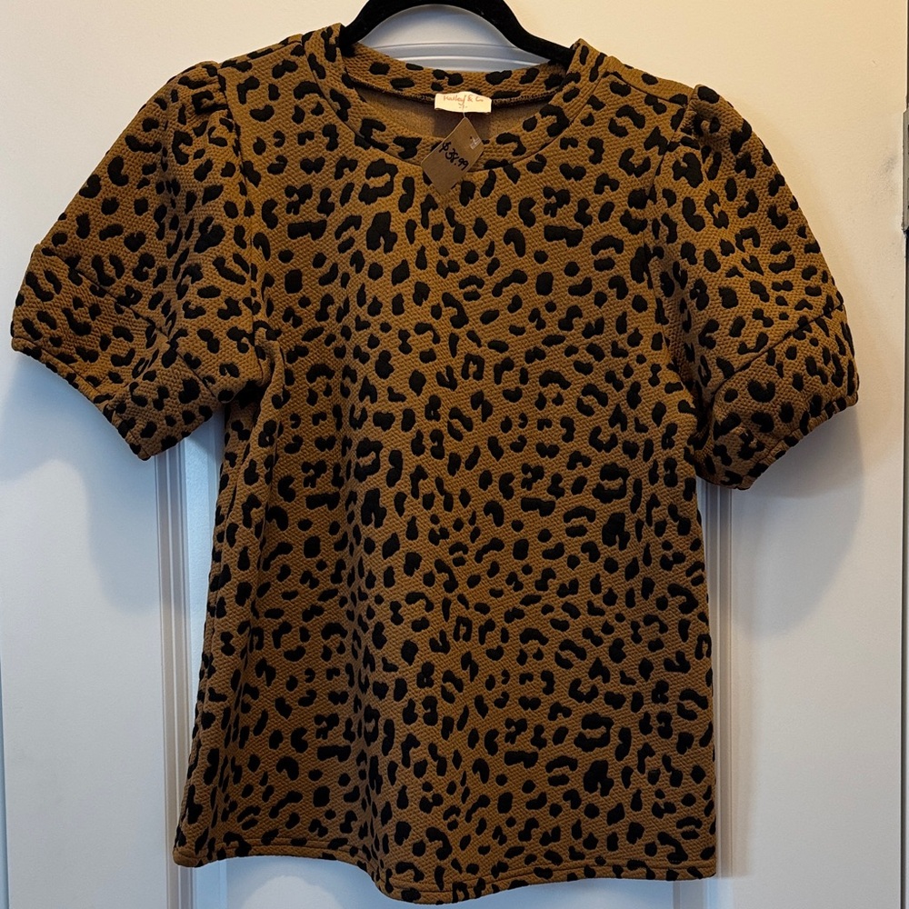 Leopard Pattern Short Sleeve Women's Top